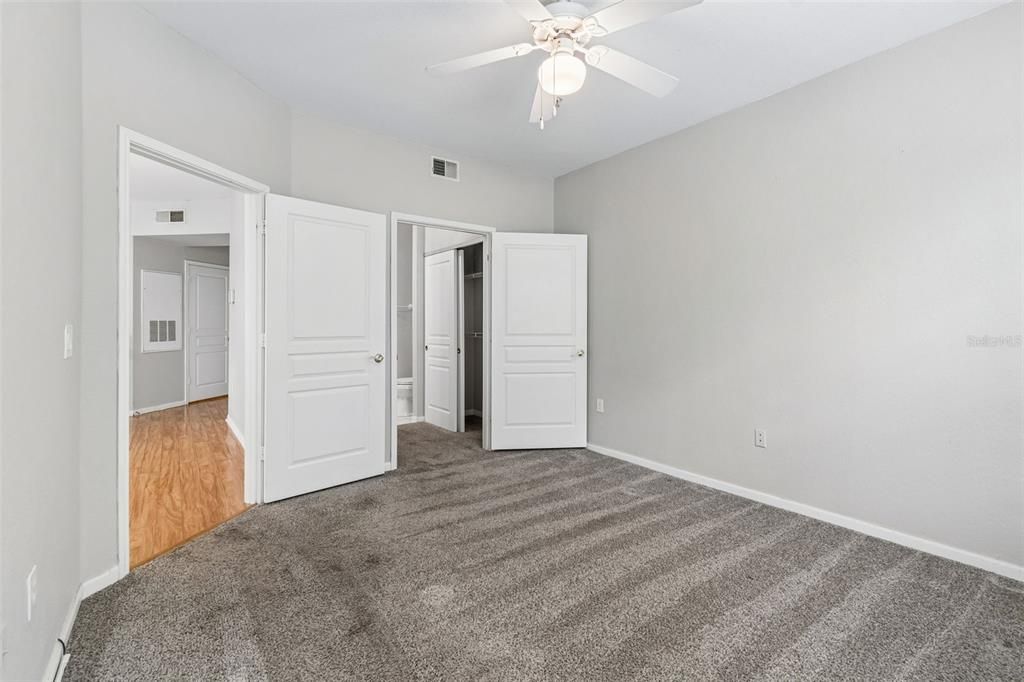 For Sale: $165,000 (1 beds, 1 baths, 851 Square Feet)