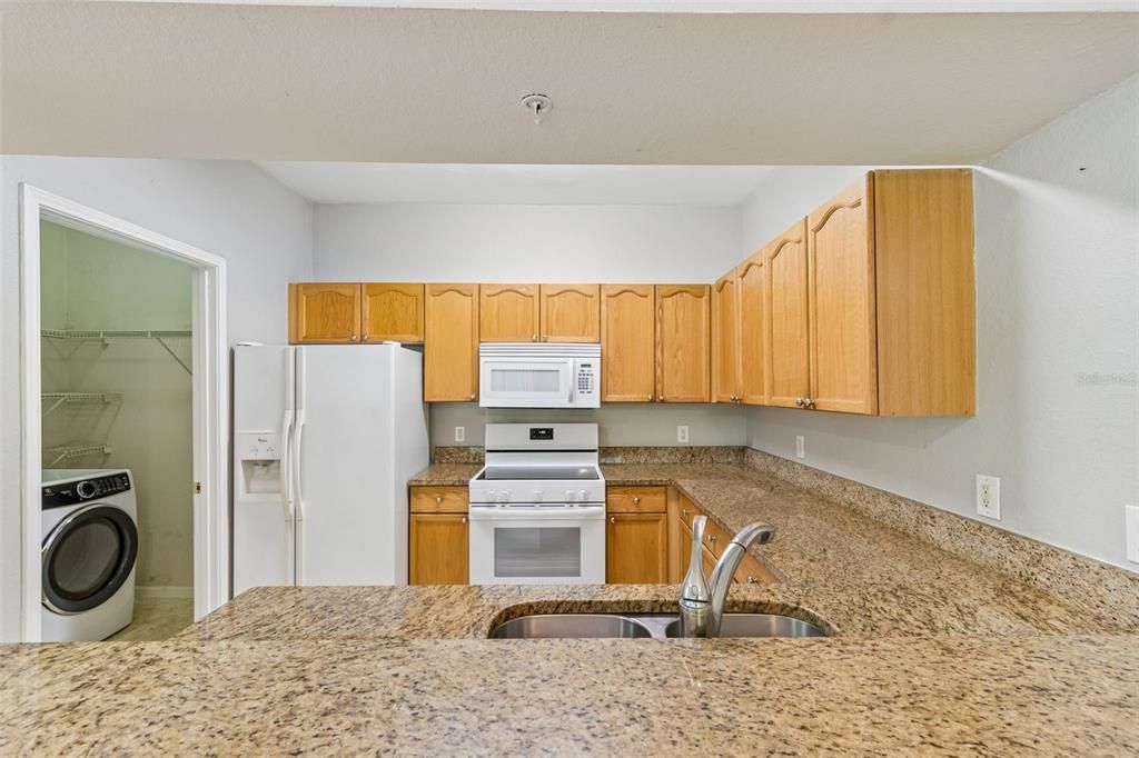 For Sale: $165,000 (1 beds, 1 baths, 851 Square Feet)