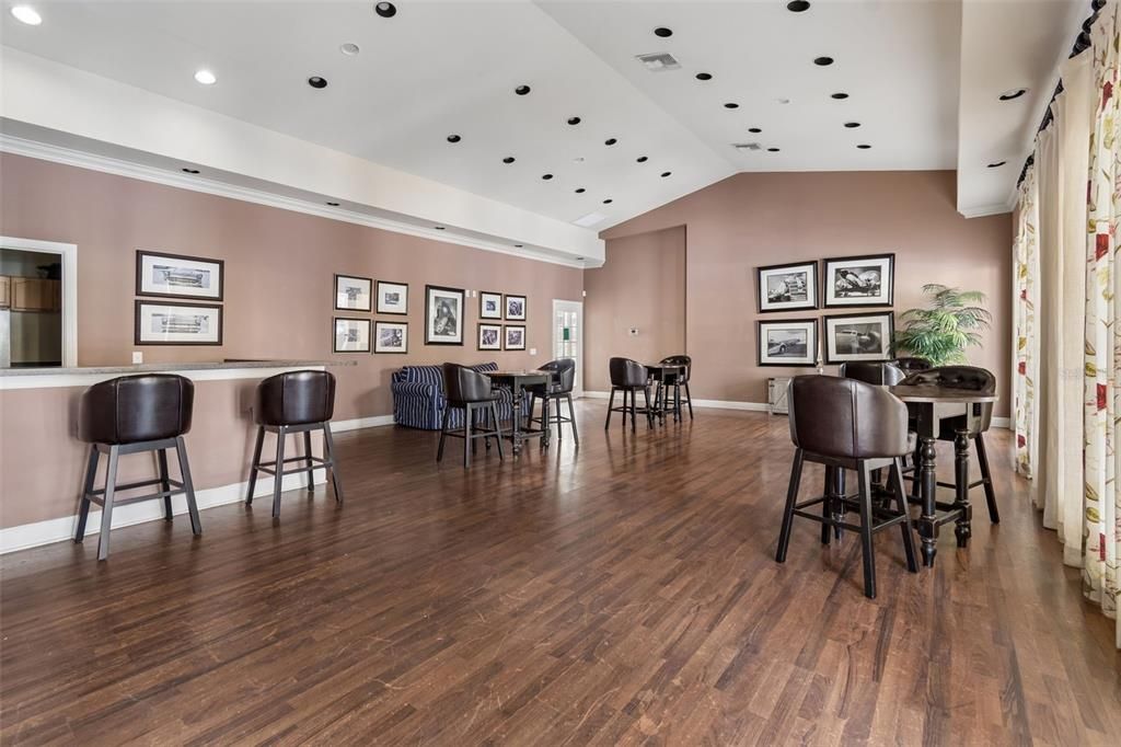 For Sale: $165,000 (1 beds, 1 baths, 851 Square Feet)