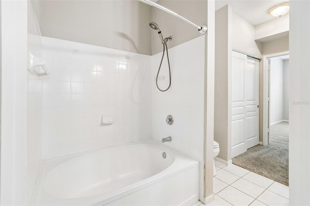 For Sale: $165,000 (1 beds, 1 baths, 851 Square Feet)
