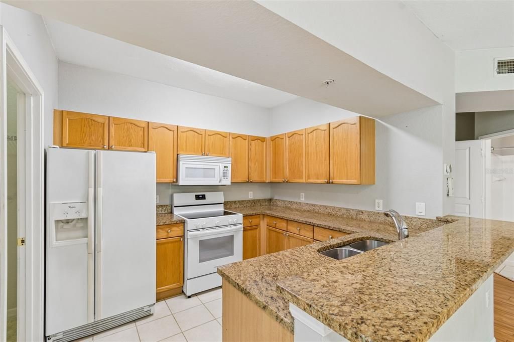 For Sale: $165,000 (1 beds, 1 baths, 851 Square Feet)