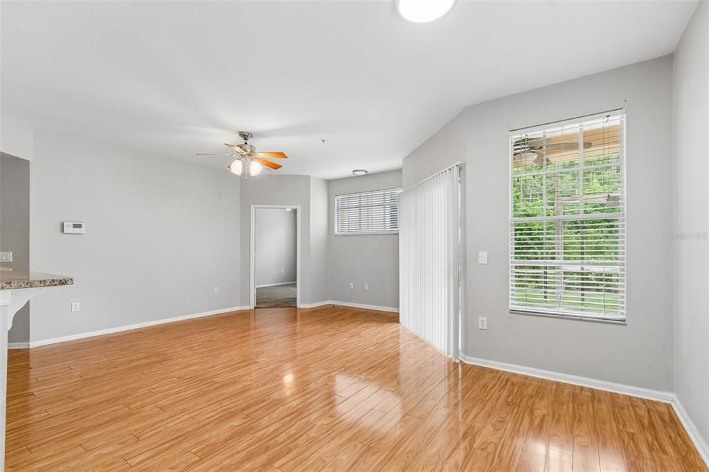 For Sale: $165,000 (1 beds, 1 baths, 851 Square Feet)