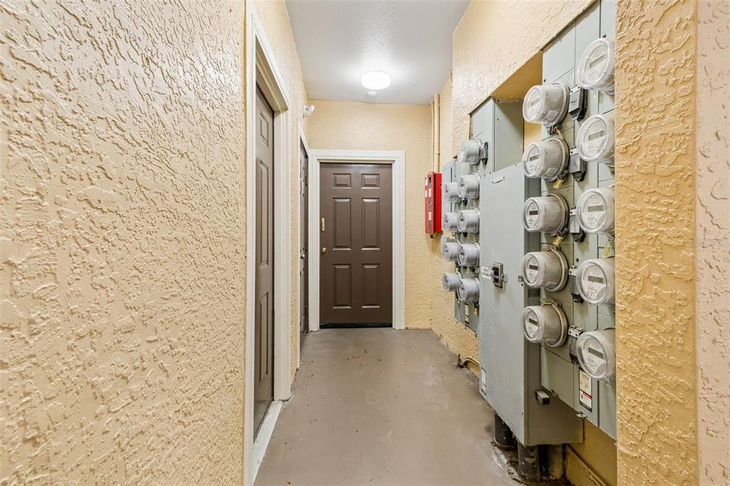 For Sale: $165,000 (1 beds, 1 baths, 851 Square Feet)