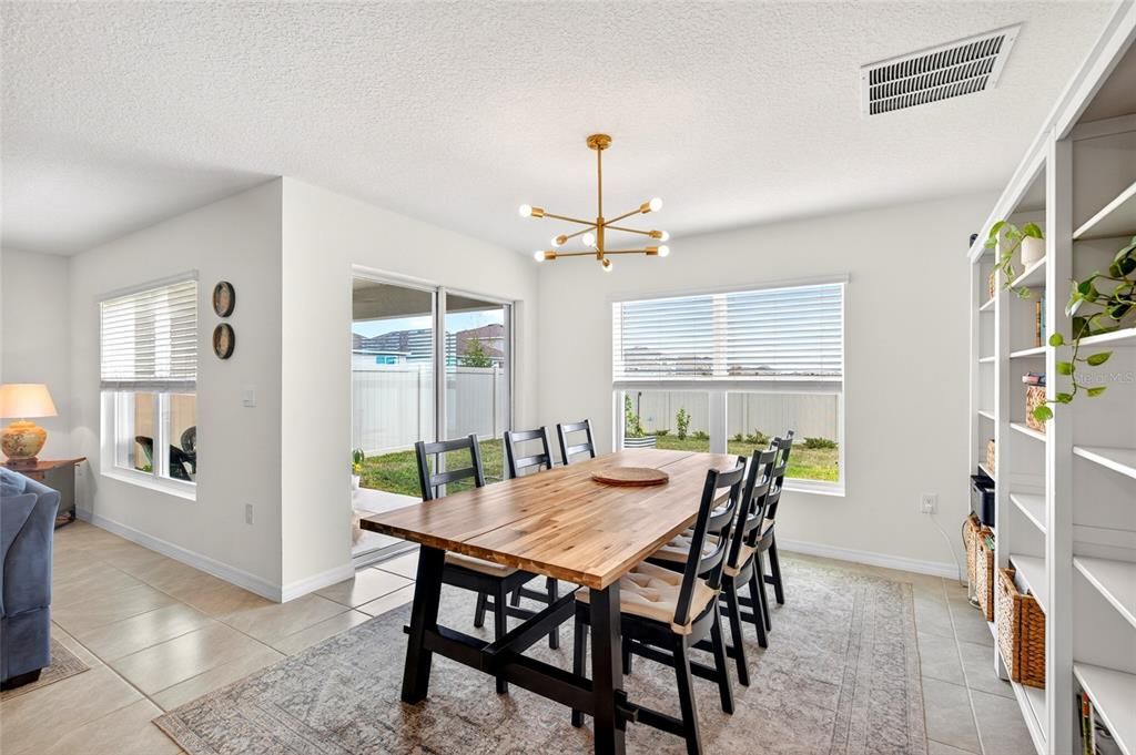 En Venta: $294,000 (3 camas, 2 baños, 1672 Pies cuadrados)