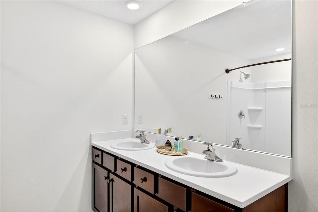 En Venta: $294,000 (3 camas, 2 baños, 1672 Pies cuadrados)