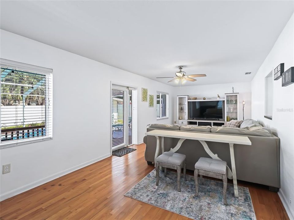 For Sale: $350,000 (3 beds, 2 baths, 1659 Square Feet)