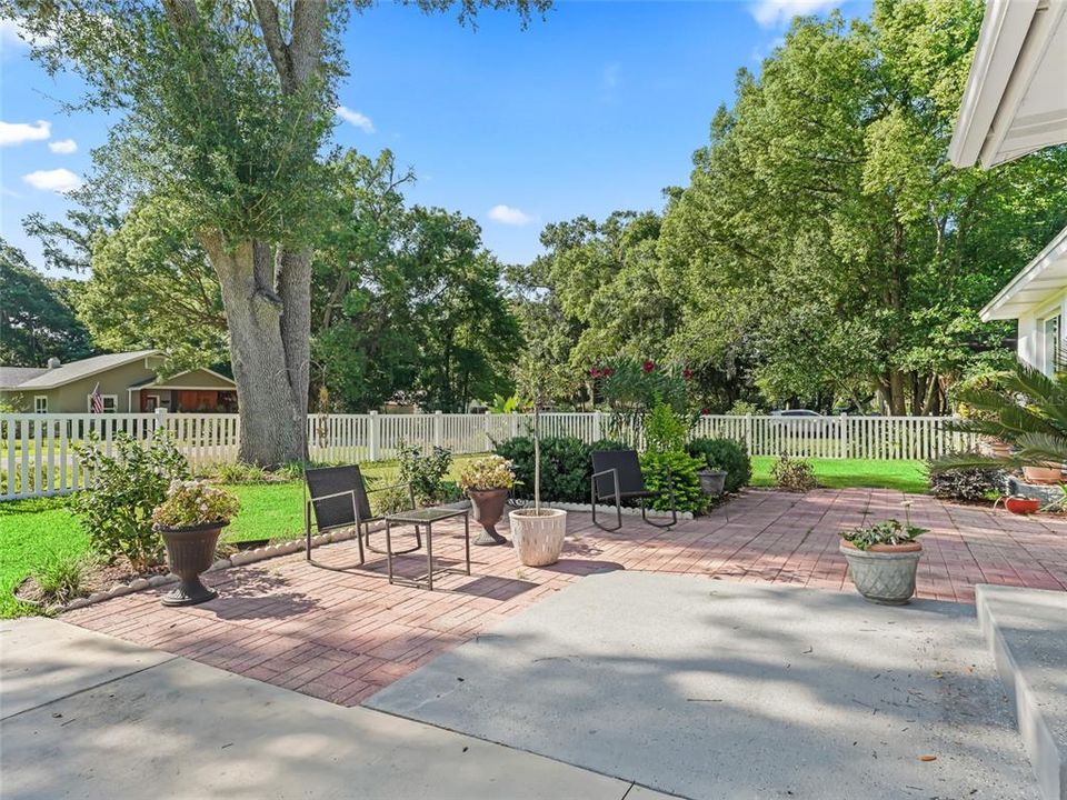 For Sale: $350,000 (3 beds, 2 baths, 1659 Square Feet)