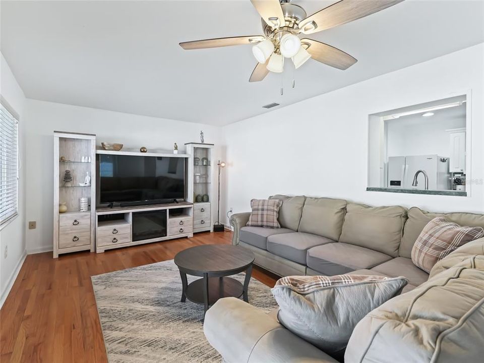 For Sale: $350,000 (3 beds, 2 baths, 1659 Square Feet)