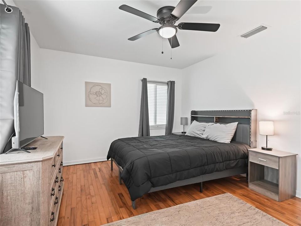 For Sale: $350,000 (3 beds, 2 baths, 1659 Square Feet)
