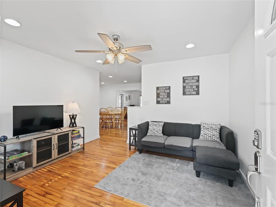 For Sale: $350,000 (3 beds, 2 baths, 1659 Square Feet)