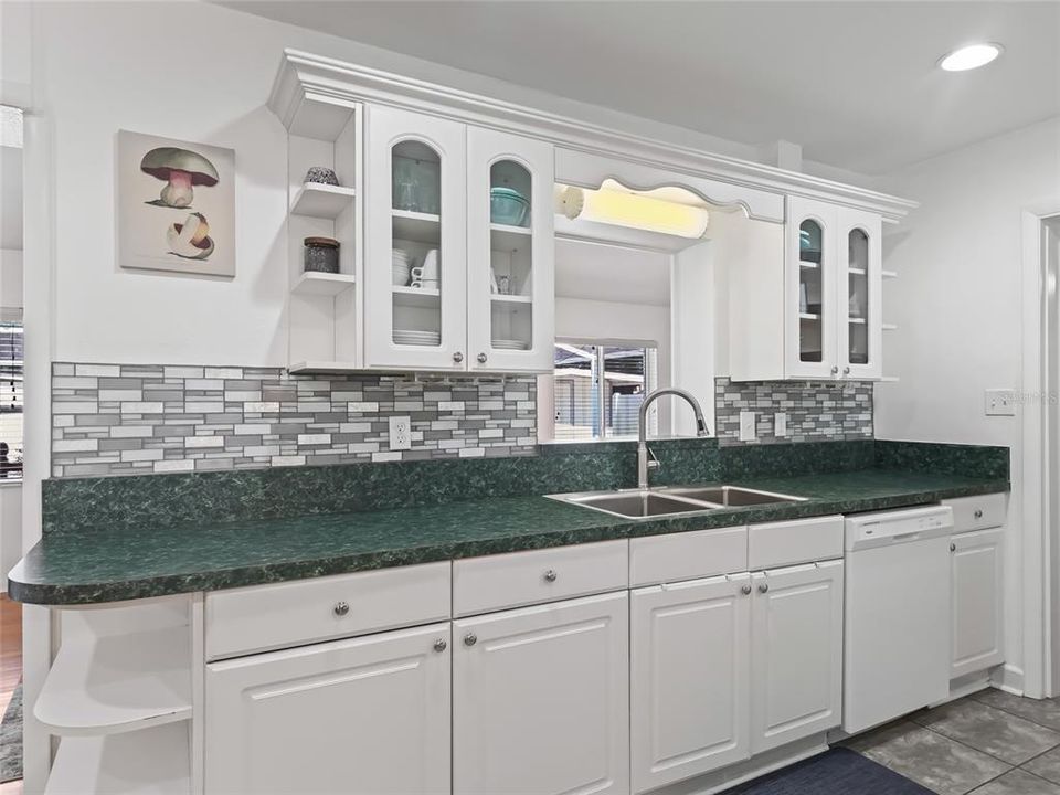 For Sale: $350,000 (3 beds, 2 baths, 1659 Square Feet)