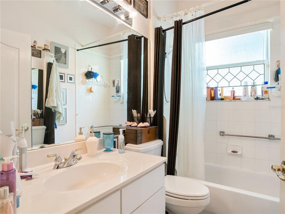 For Sale: $369,900 (2 beds, 2 baths, 2031 Square Feet)