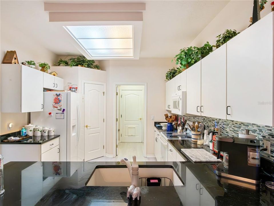 For Sale: $369,900 (2 beds, 2 baths, 2031 Square Feet)