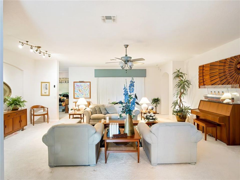 For Sale: $369,900 (2 beds, 2 baths, 2031 Square Feet)