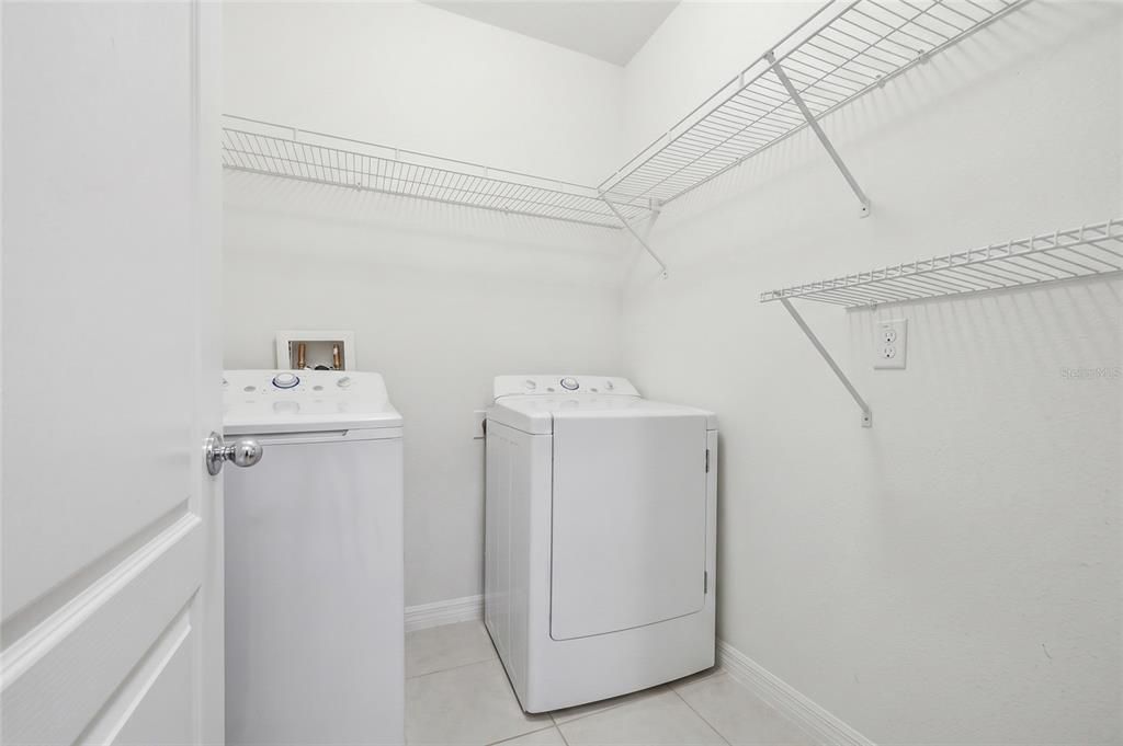На продажу: $334,900 (3 спален, 2 ванн, 1703 Квадратных фут)