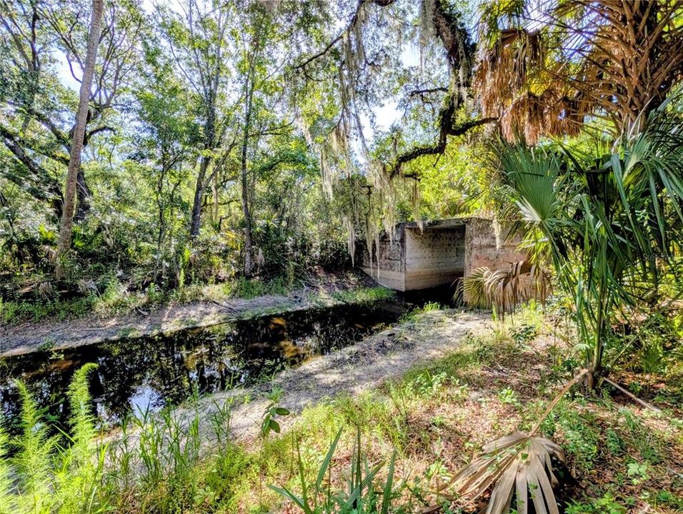 En Venta: $1,000,000 (0.42 acres)