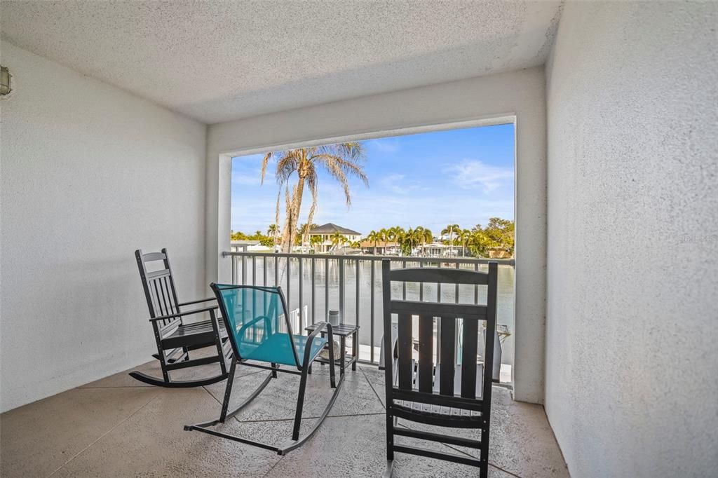 For Rent: $2,000 (2 beds, 2 baths, 875 Square Feet)
