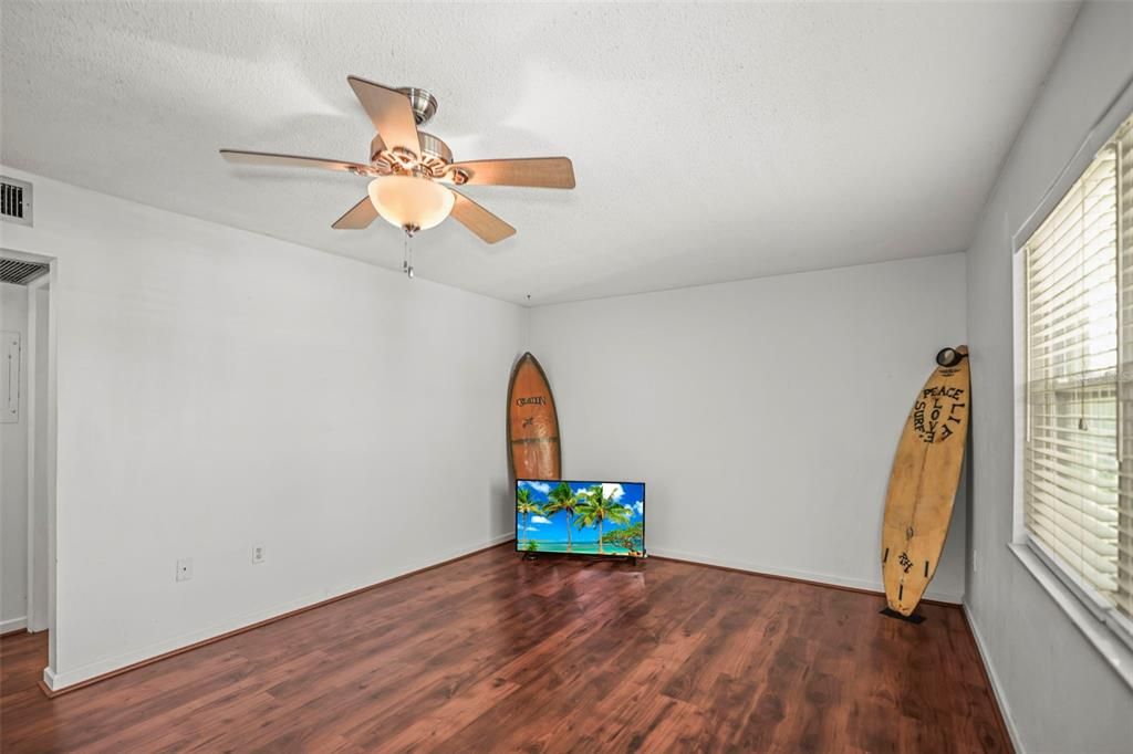 For Rent: $2,000 (2 beds, 2 baths, 875 Square Feet)