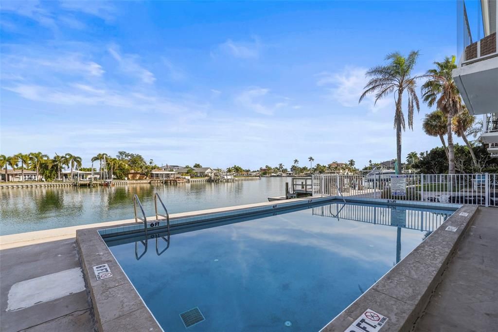 For Rent: $2,000 (2 beds, 2 baths, 875 Square Feet)