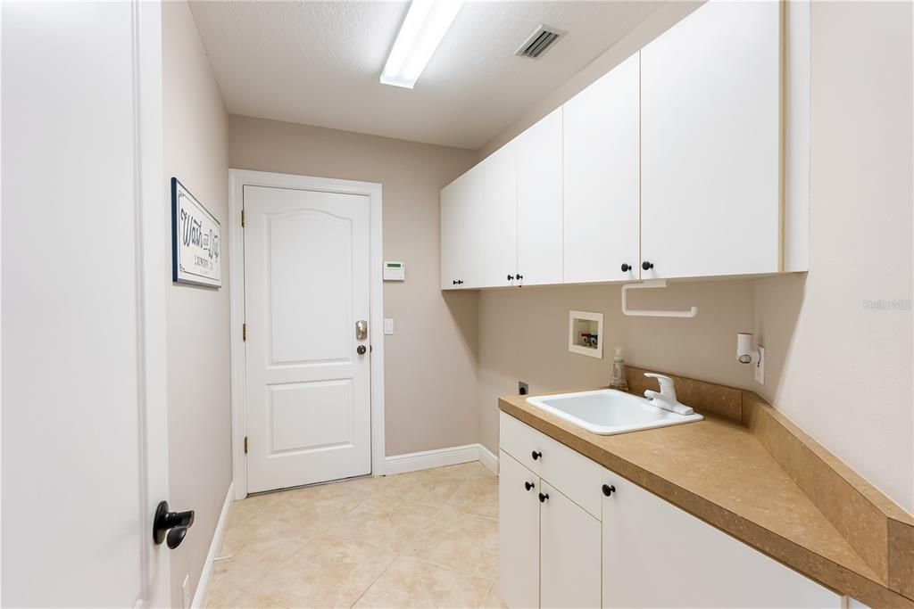 For Sale: $1,050,000 (4 beds, 3 baths, 3470 Square Feet)