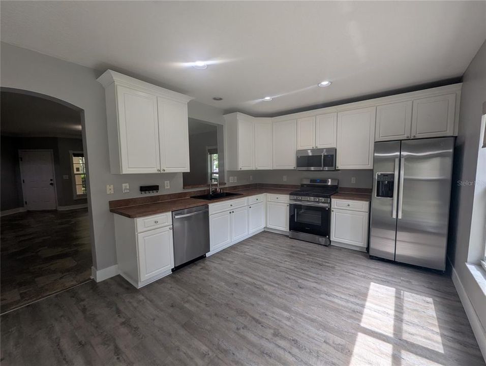 В аренду: $2,800 (4 спален, 2 ванн, 1718 Квадратных фут)
