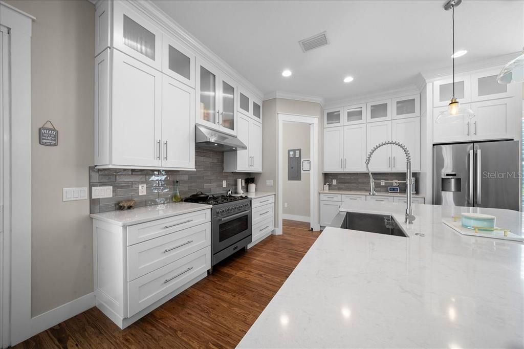 For Sale: $675,000 (3 beds, 2 baths, 2252 Square Feet)