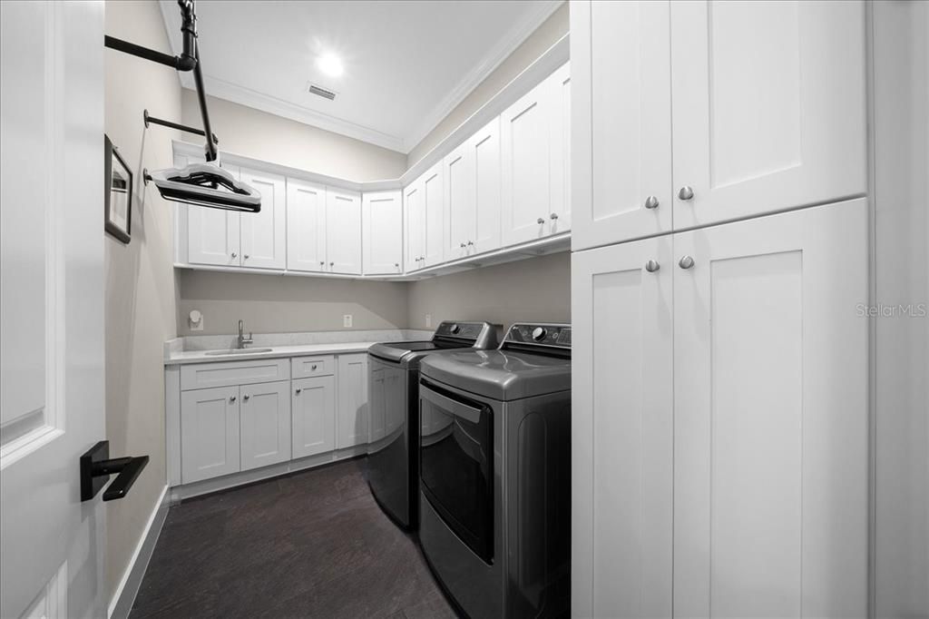 For Sale: $675,000 (3 beds, 2 baths, 2252 Square Feet)