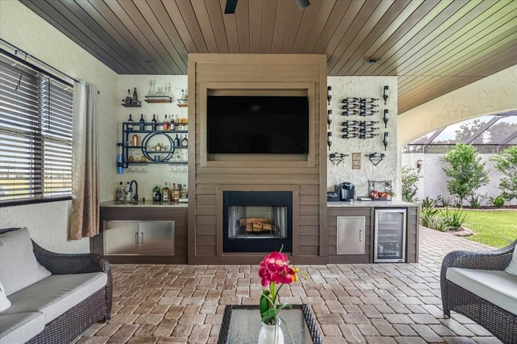 For Sale: $899,000 (3 beds, 4 baths, 2477 Square Feet)