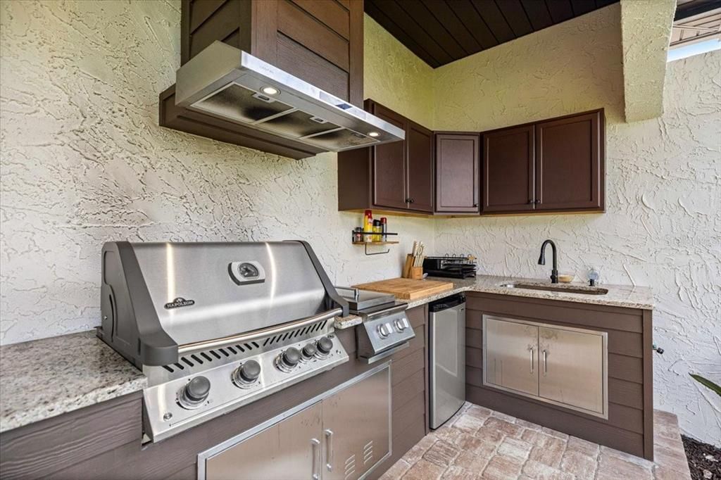 For Sale: $899,000 (3 beds, 4 baths, 2477 Square Feet)