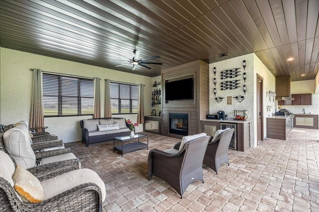 For Sale: $899,000 (3 beds, 4 baths, 2477 Square Feet)