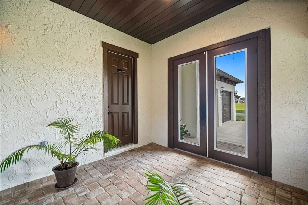 For Sale: $899,000 (3 beds, 4 baths, 2477 Square Feet)