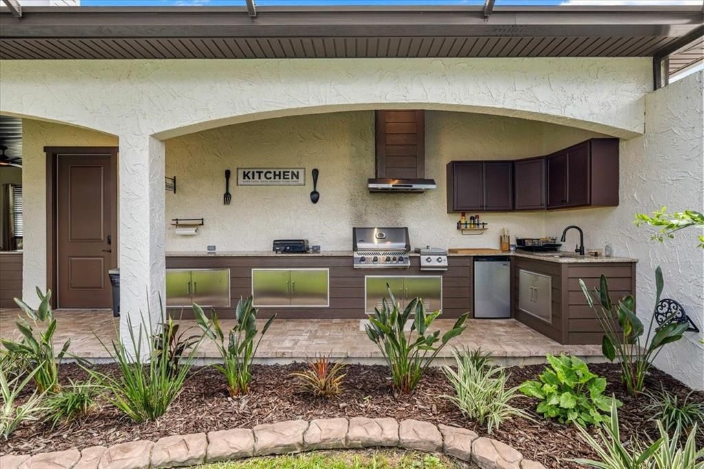 For Sale: $899,000 (3 beds, 4 baths, 2477 Square Feet)