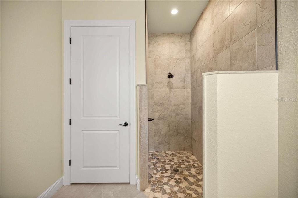 For Sale: $899,000 (3 beds, 4 baths, 2477 Square Feet)
