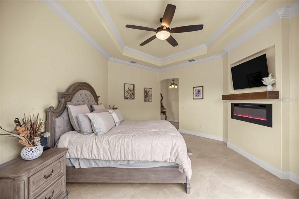For Sale: $899,000 (3 beds, 4 baths, 2477 Square Feet)