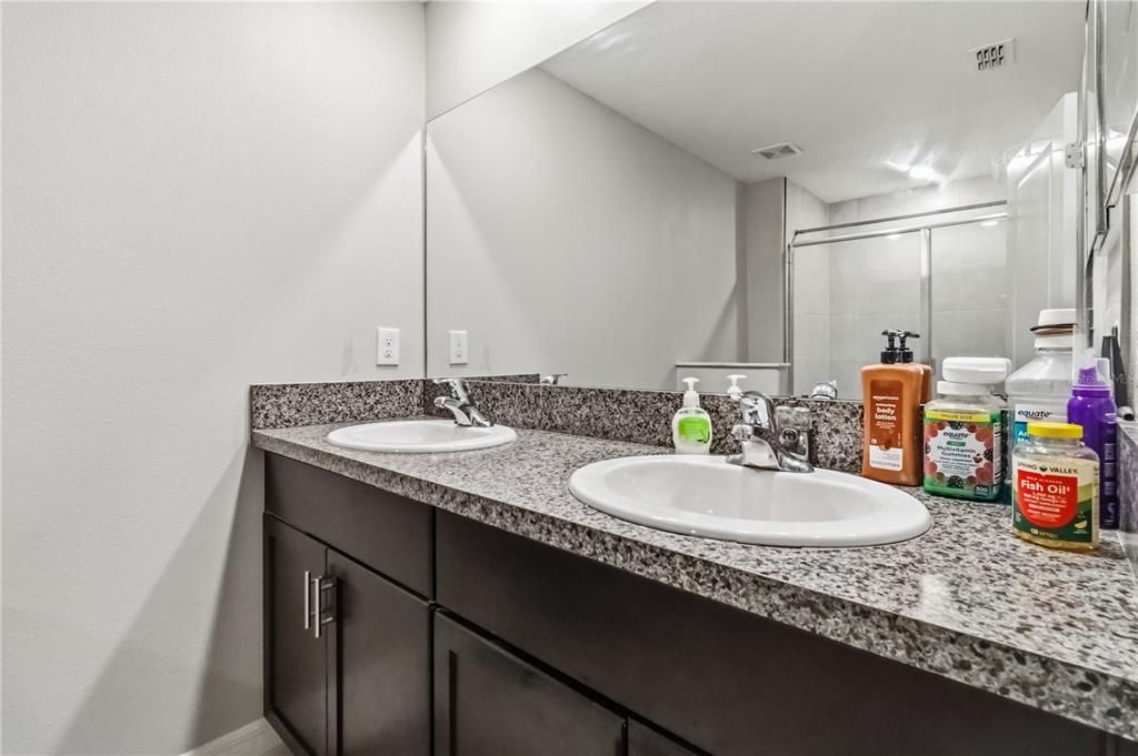 En Venta: $230,000 (3 camas, 2 baños, 1701 Pies cuadrados)