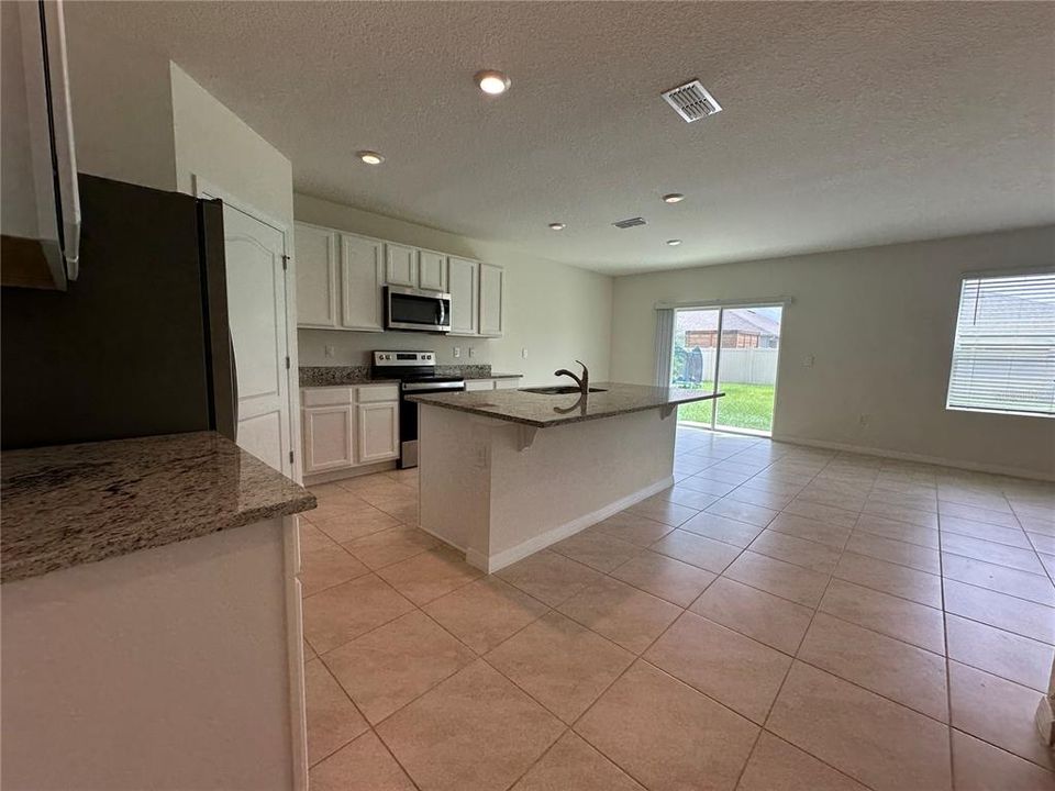 For Rent: $2,500 (5 beds, 3 baths, 2626 Square Feet)