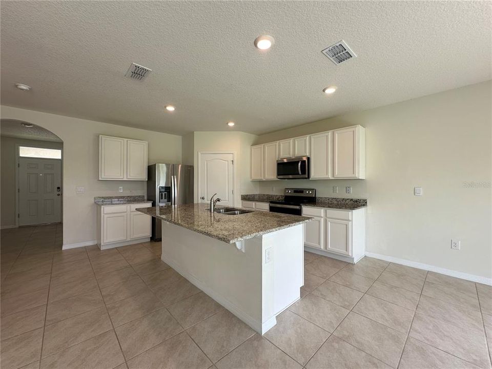 For Rent: $2,500 (5 beds, 3 baths, 2626 Square Feet)