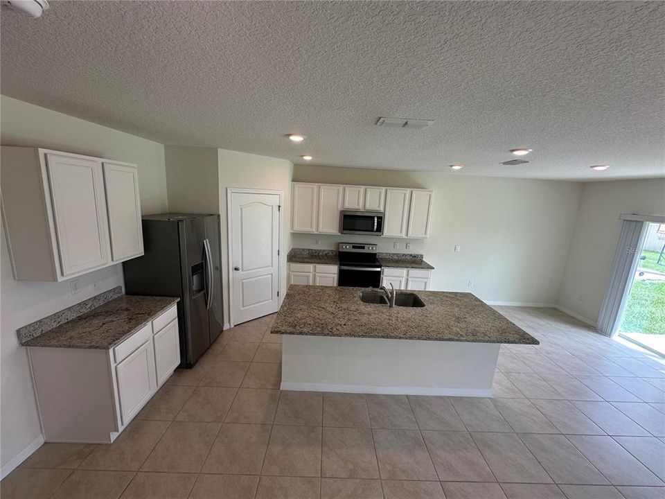 For Rent: $2,500 (5 beds, 3 baths, 2626 Square Feet)