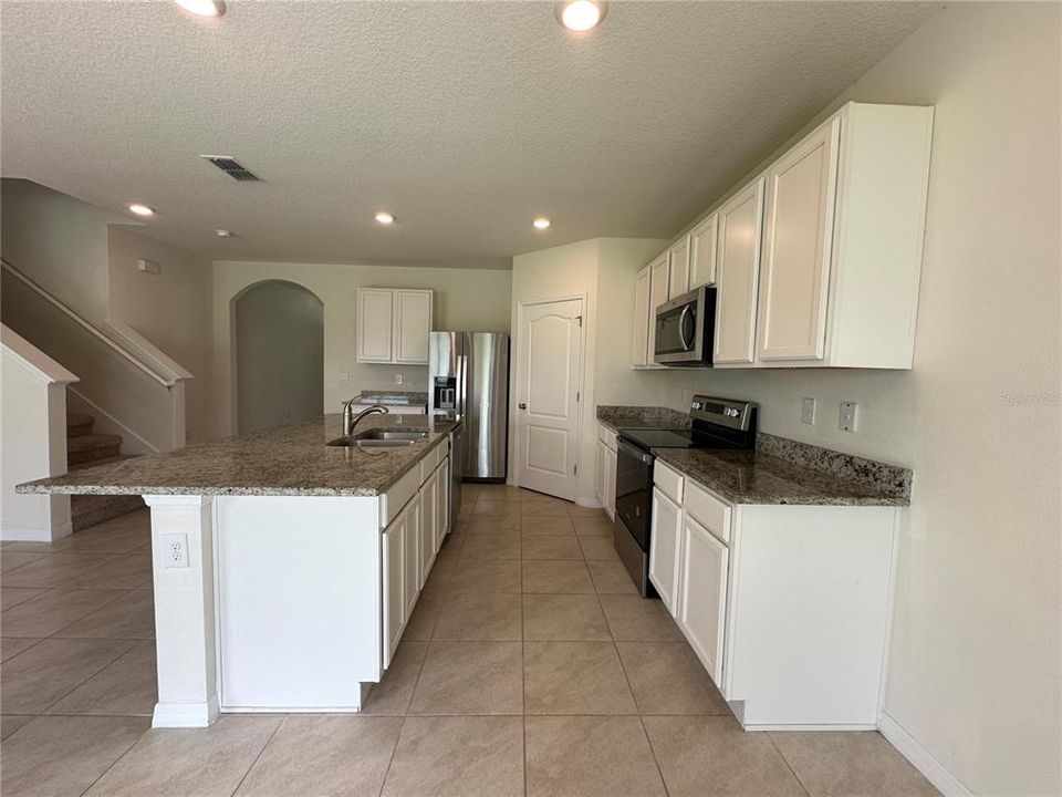 For Rent: $2,500 (5 beds, 3 baths, 2626 Square Feet)