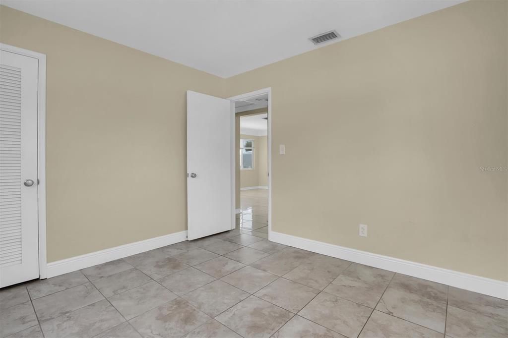 For Rent: $1,850 (2 beds, 1 baths, 735 Square Feet)