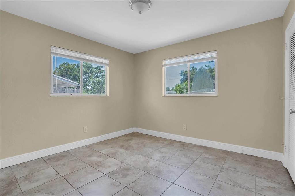For Rent: $1,850 (2 beds, 1 baths, 735 Square Feet)