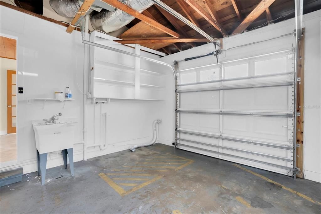 For Rent: $1,850 (2 beds, 1 baths, 735 Square Feet)