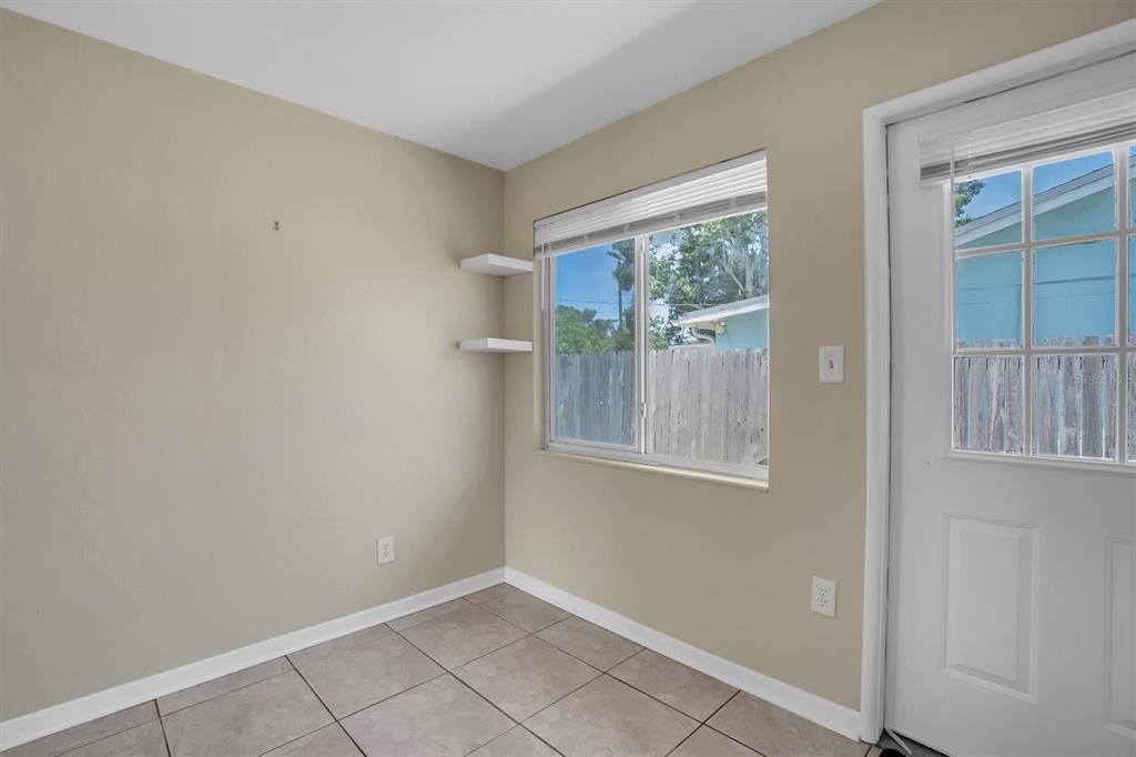 For Rent: $1,850 (2 beds, 1 baths, 735 Square Feet)