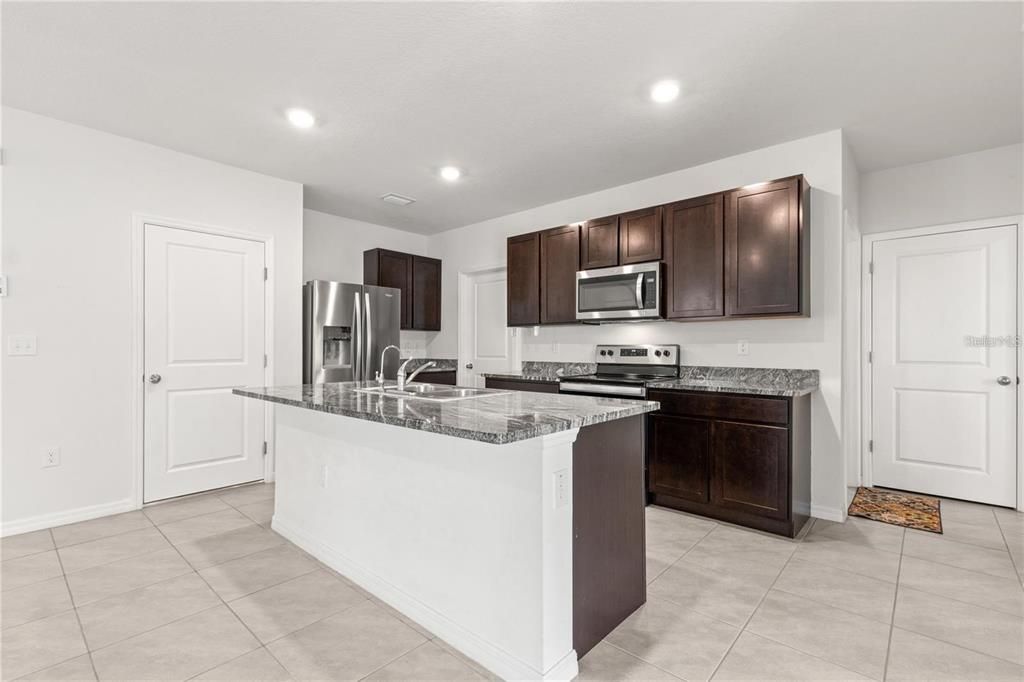 For Sale: $449,000 (5 beds, 3 baths, 2447 Square Feet)