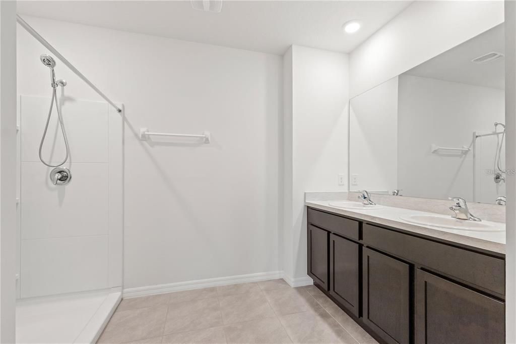 For Sale: $449,000 (5 beds, 3 baths, 2447 Square Feet)
