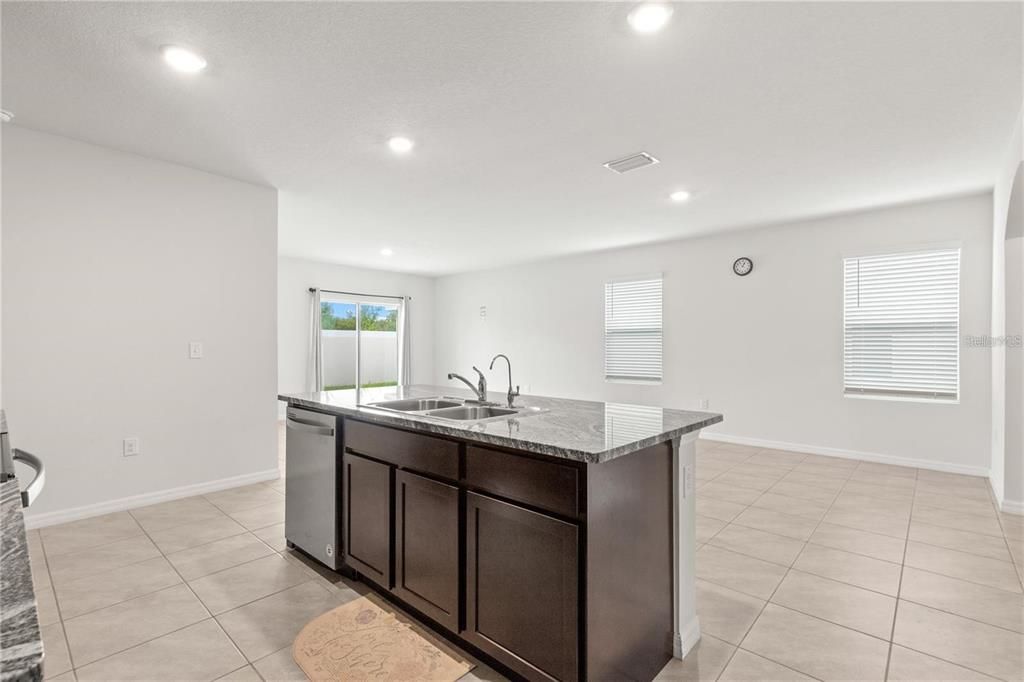 For Sale: $449,000 (5 beds, 3 baths, 2447 Square Feet)