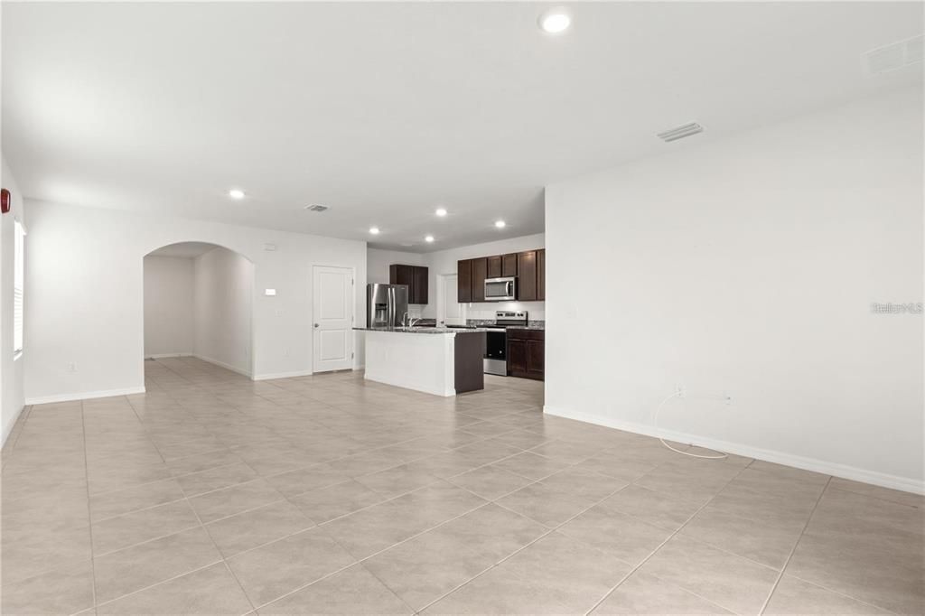 For Sale: $449,000 (5 beds, 3 baths, 2447 Square Feet)