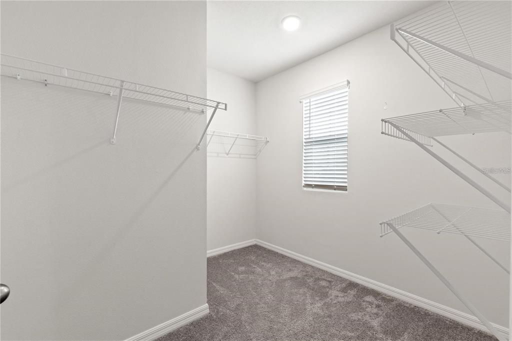 For Sale: $449,000 (5 beds, 3 baths, 2447 Square Feet)