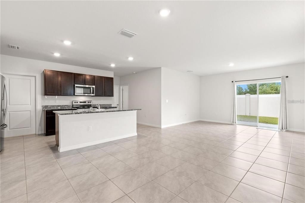 For Sale: $449,000 (5 beds, 3 baths, 2447 Square Feet)
