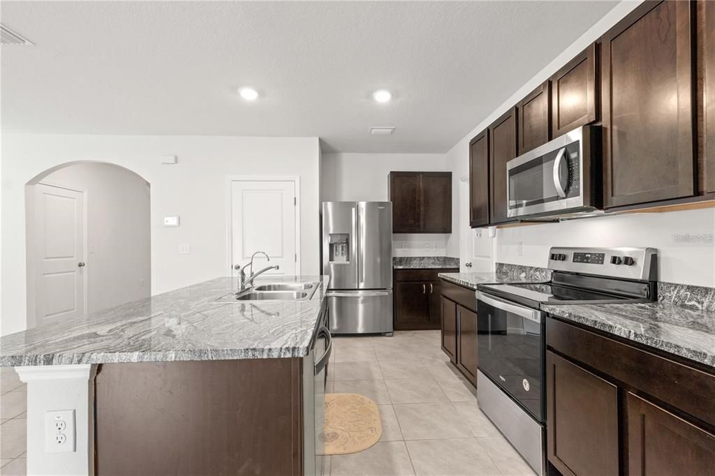 For Sale: $449,000 (5 beds, 3 baths, 2447 Square Feet)